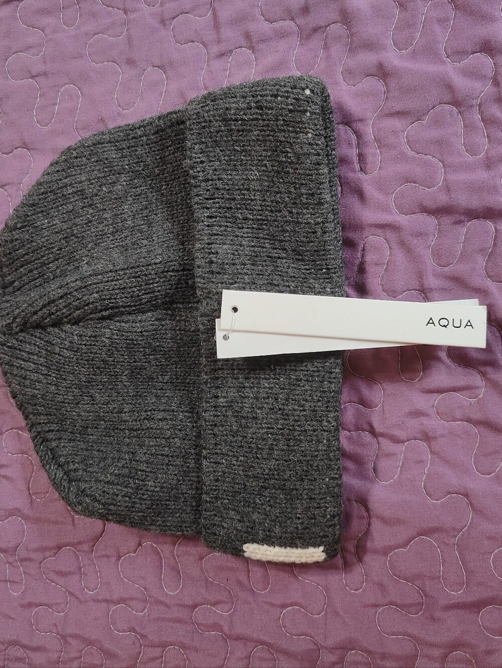 Aqua Après Ski Gray Beanie Hat Women’s NWT - Picture 4 of 4